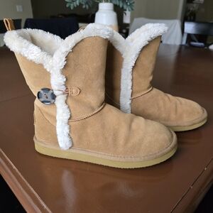 American Eagle Outfitters Tan Winter Boots with Faux Fur Size 7